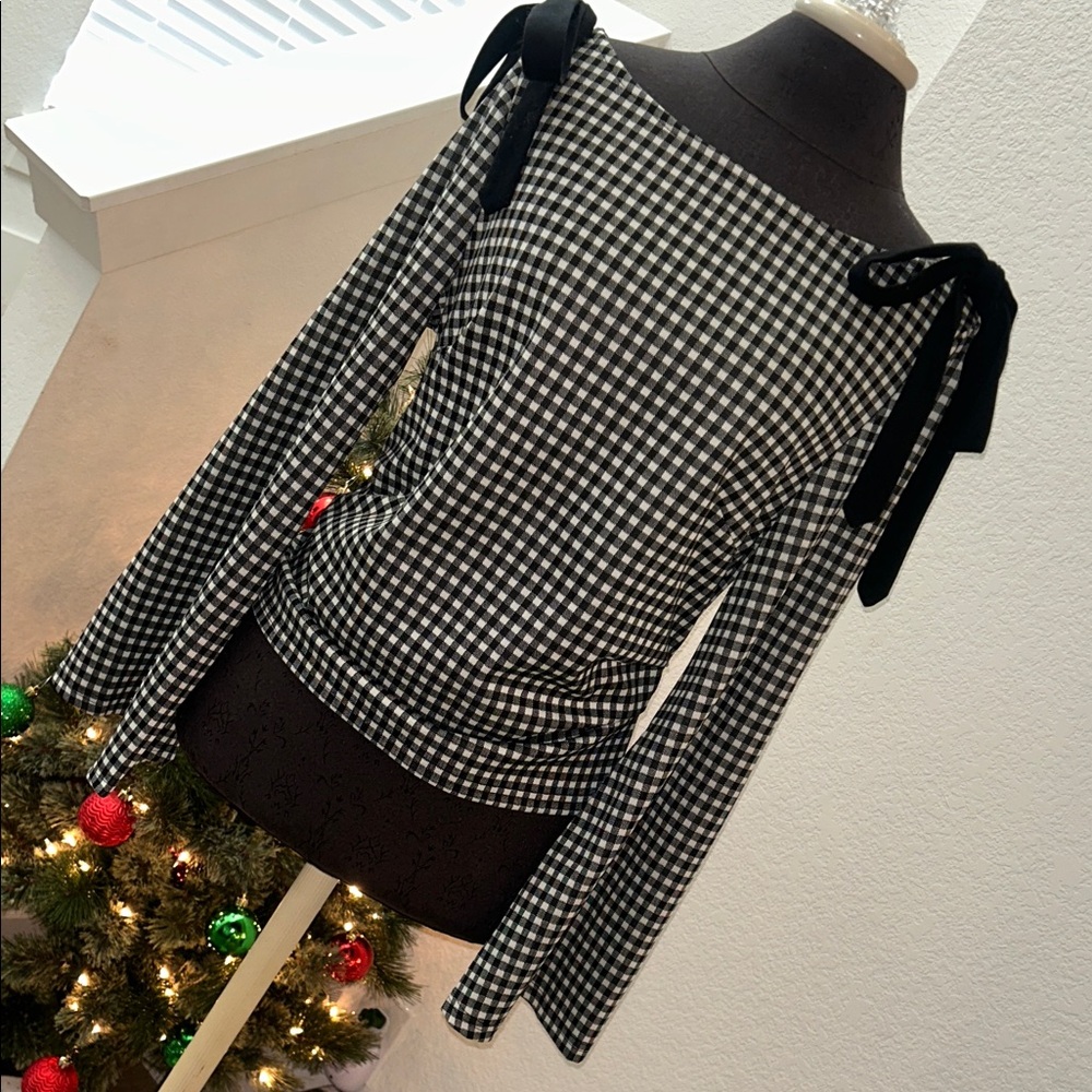 Cider Black and White Off-the-Shoulder